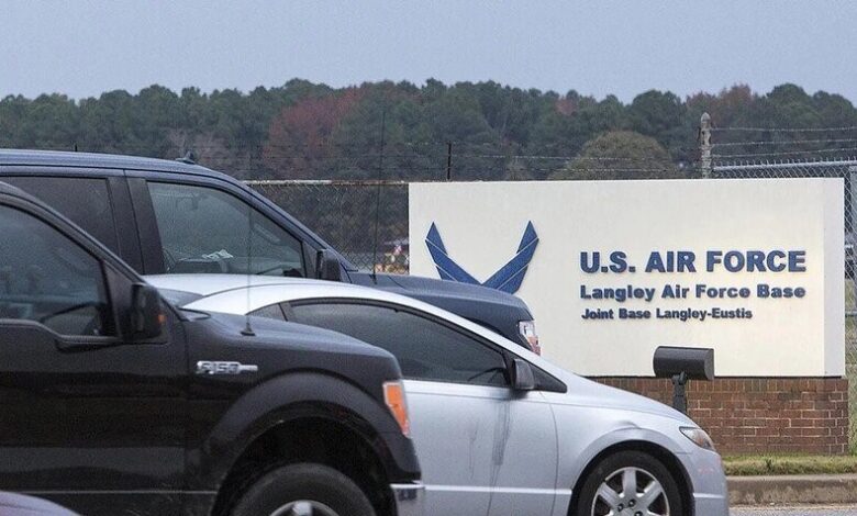 حادث تحطم طائرة استعراضية في قاعدة لانغلي العسكرية الأمريكية