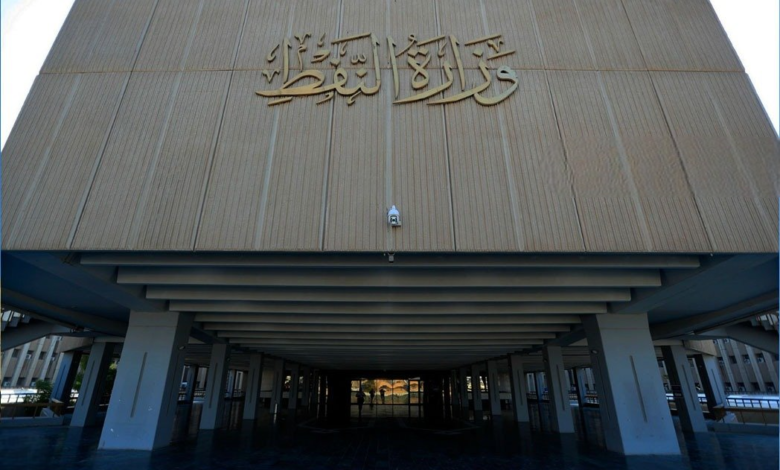 بيع النفط بأطر غير قانونية: تعدٍ على حقوق الشعب العراقي