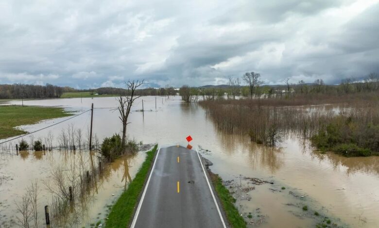 كارثة مناخية تحصد ضحايا بينهم أطفال في عدة ولايات أمريكية