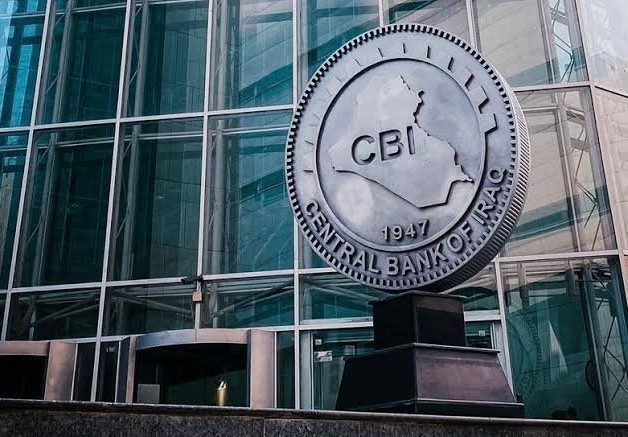 استمرار توفير الدولار للمسافرين بسعر 1320 دينار: المركزي العراقي يدحض الشائعات