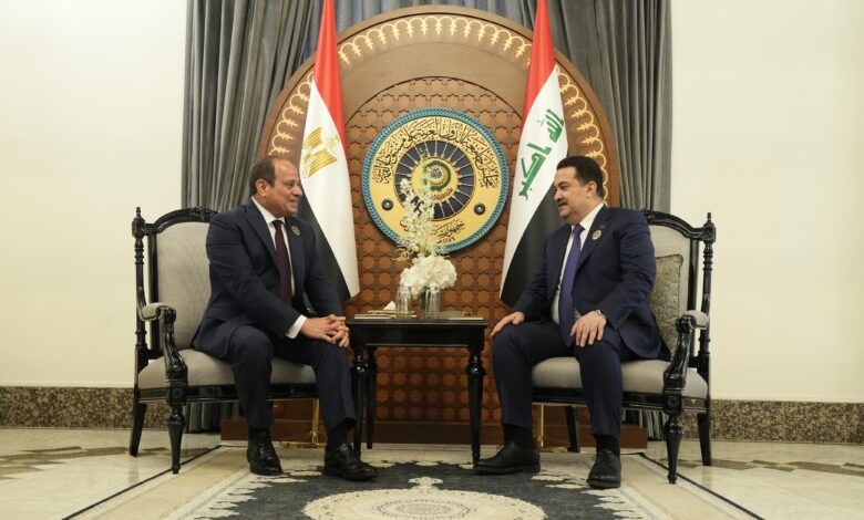رئيس الوزراء والرئيس المصري يبحثان تطوير العلاقات المشتركة في بغداد