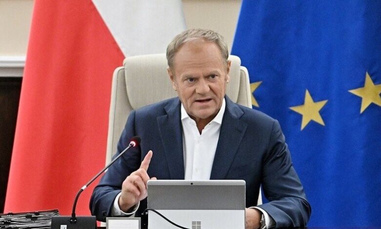 توسك يهدد بإغلاق الحدود مع ألمانيا بسبب ترحيل المهاجرين