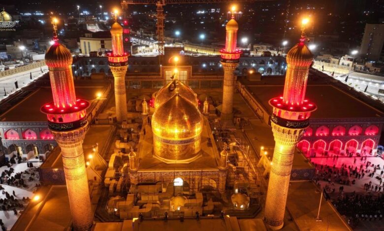 العتبة الكاظمية المقدسة تستبدل رايات الإمامين الكاظميين “ع” في ذكرى استشهاد الجواد “ع”