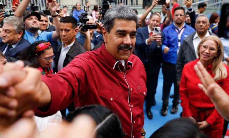 مادورو يكتسح الانتخابات الفنزويلية ويسيطر على البرلمان والولايات