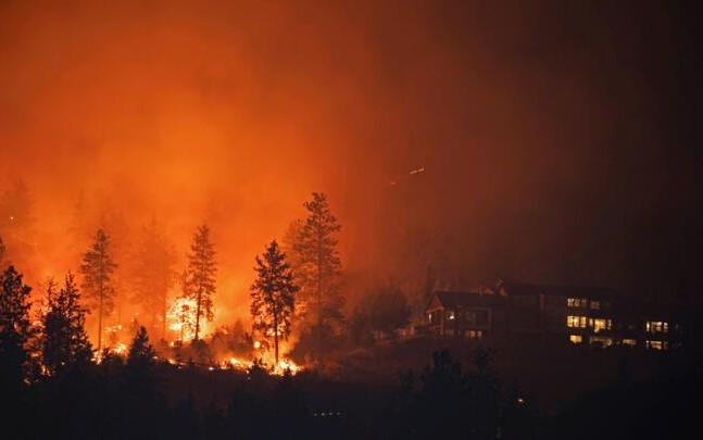 حرائق كندا الغابات تجبر 17 ألف شخص على الإجلاء الطارئ