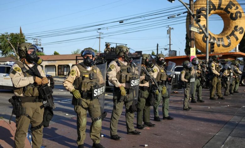 غافين نيوسوم يوجه انتقادات حادة لسياسات ترامب تجاه القوات العسكرية