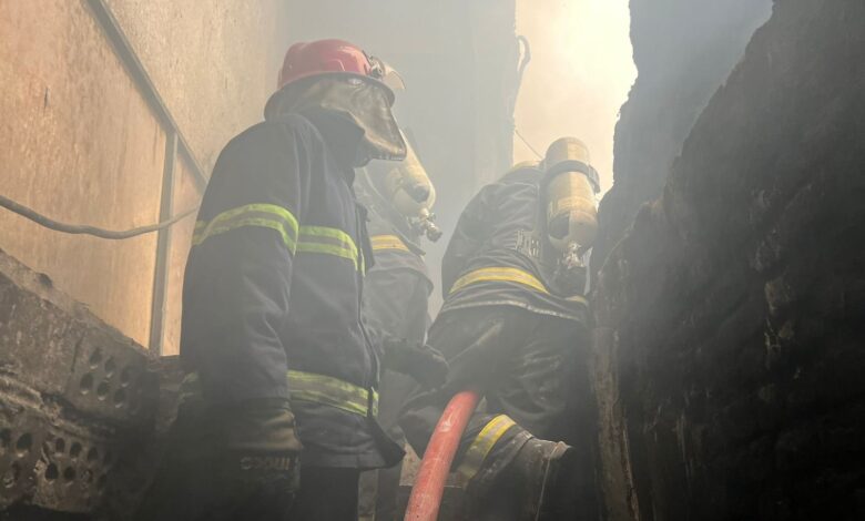 الدفاع المدني ينجح في السيطرة السريعة على حريق بناية تجارية في الشورجة دون إصابات