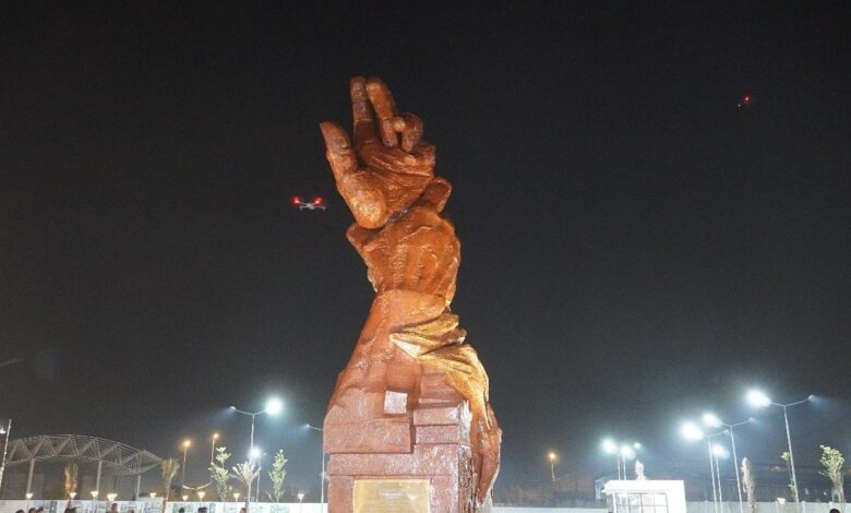 معلم بيعة الغدير الأثري يزين مدخل النجف الأشرف