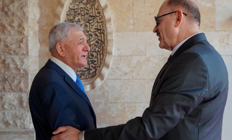 رئيس الجمهورية يلتقي العميري ويؤكد حل أزمة رواتب الإقليم دستورياً