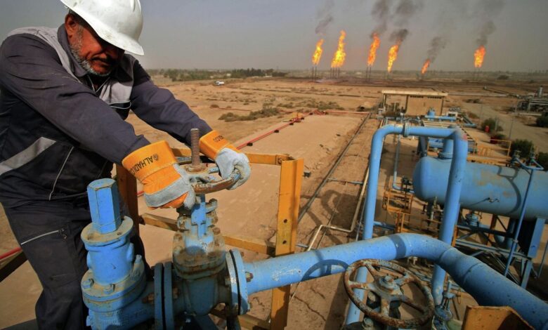 استمرار الإنتاج النفطي في البصرة رغم إجلاء بعض العاملين الأجانب