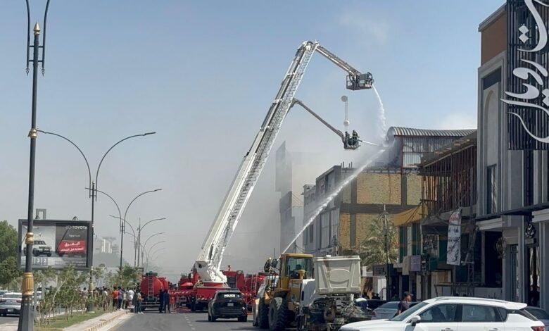 إخماد حريق بناية تجارية في النجف الأشرف دون إصابات