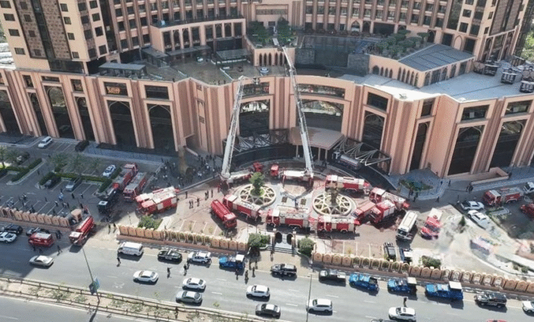 رئيس الوزراء يوجه بتكريم فرق الدفاع المدني البطلة في إخماد حريق فندق قلب العالم