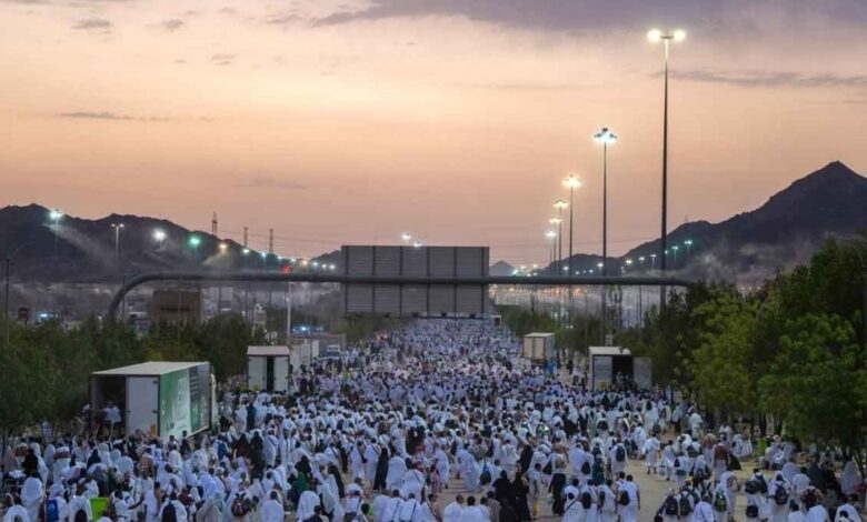 حجاج بيت الله الحرام ينفرون إلى مزدلفة لاستكمال مناسك الحج المباركة