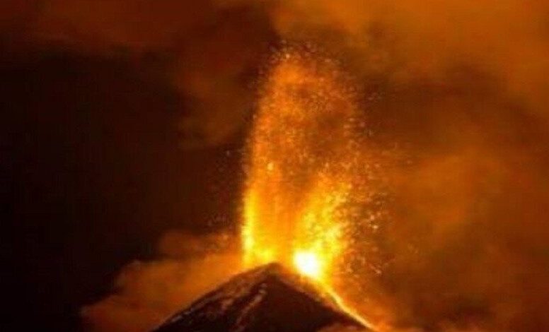 بركان فويجو الغواتيمالي يهدأ بعد ثوران استمر يوماً كاملاً وإجلاء مئات السكان