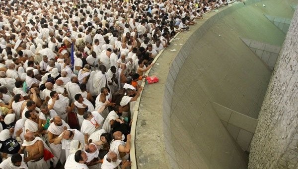 الحجاج العراقيون يؤدون مناسك رمي الجمرات بيسر وسلاسة في أول أيام التشريق