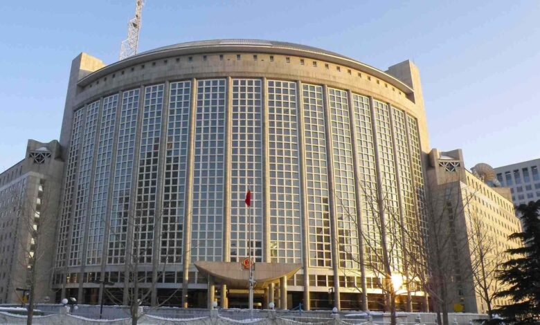 الصين تطالب أمريكا بتخفيف القيود التجارية