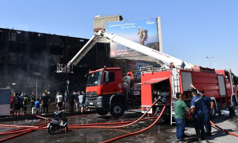 الدفاع المدني يسيطر على حريق بناية تجارية في الطالبية دون إصابات ويلاحق المخالفات