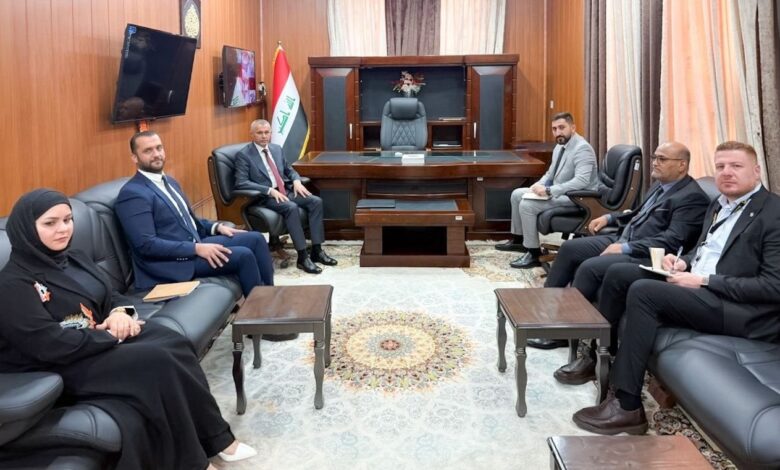 النجف تعقد اجتماعاً مثمراً لدعم اللاجئين والمبعدين بالتعاون مع لجنة الإنقاذ الدولية