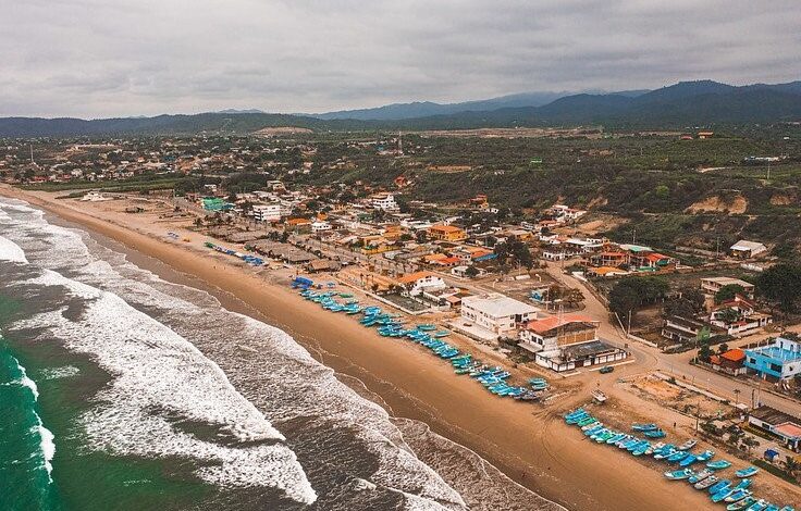 إكوادور تأمر بإخلاء عاجل لشواطئ غالاباغوس خوفاً من تسونامي المحيط الهادئ