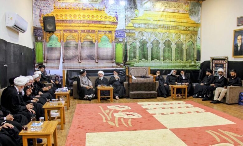 وفد العتبة الحسينية يعزز التنسيق الإعلامي مع موكب العتبتين على طريق النجف