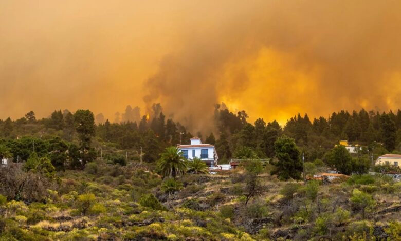 إسبانيا تجلي أكثر من ألف شخص بسبب حرائق الغابات المدمرة
