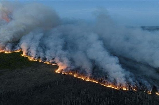 كندا تواجه 700 حريق غابات وتستعد لإجلاء 20 ألف شخص من 3 مدن