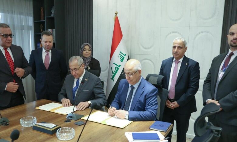 العراق يوقع اتفاقية علمية بين التخطيط والبيئة لتطوير الطاقة المتجددة ومكافحة التلوث