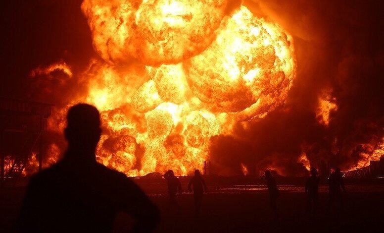 مقاتلة هورنت أمريكية تنفجر لحظة الإقلاع في مطار ماليزي