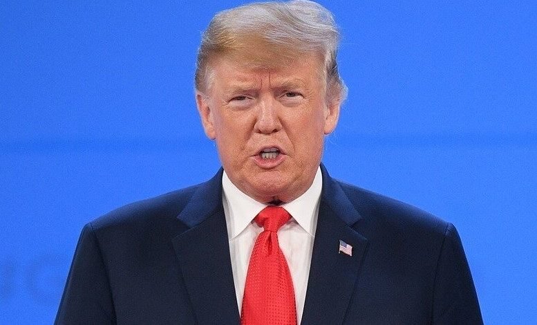 ترامب يهدد بعقوبات جمركية وحظر الرقائق ضد الدول المضايقة للتكنولوجيا الأمريكية