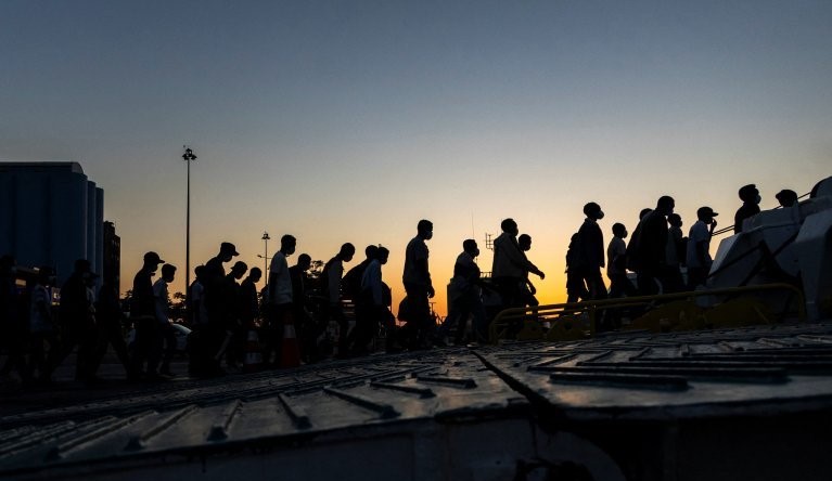 وزارة الأمن الداخلي الأمريكية تحظر مساعدة المهاجرين غير الشرعيين