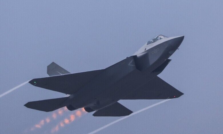 طيار بولندي يلقى مصرعه في سقوط مقاتلة إف-16 خلال تدريب جوي