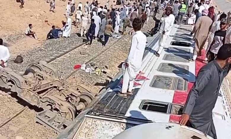 حادث قطار مروع بمصر يودي بحياة 3 أشخاص ويصيب 55 آخرين