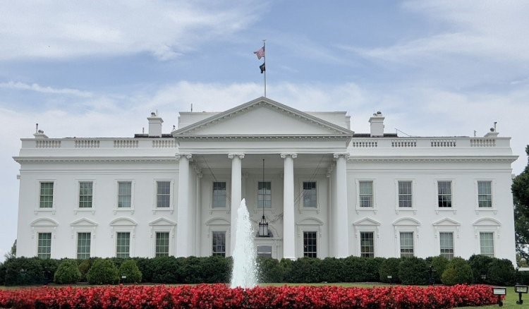 ترامب يسعى لقمة ثلاثية مع بوتين وزيلينسكي لحل الأزمة الأوكرانية