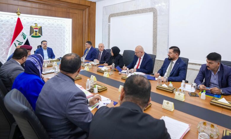 رئيس الوزراء يوجه بربط المدن الجديدة بالطرق الحولية وتطوير البنى التحتية