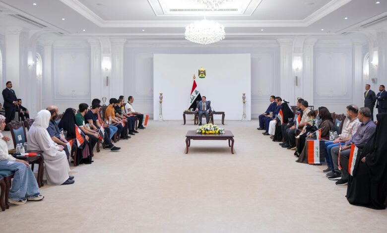 رئيس الوزراء يستقبل العراقيين المفرج عنهم من السعودية ويؤكد متابعة الحكومة المستمرة