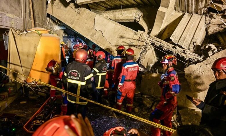 انهيار مدرسة إسلامية في إندونيسيا يحاصر 59 شخصاً تحت الأنقاض