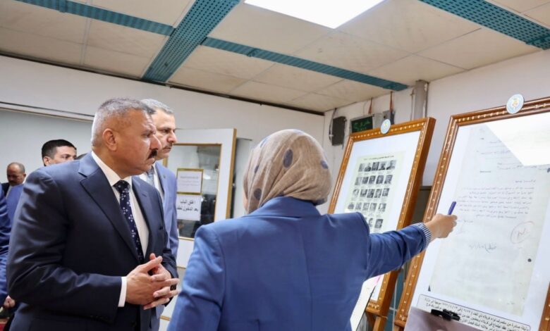 وزير الداخلية يوجه بتطوير مديرية السجلات لحماية الوثائق التاريخية من التلف