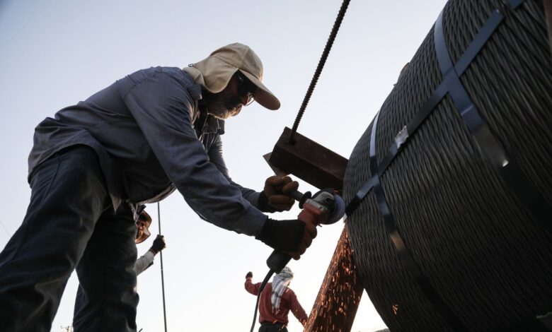 وزارة التجارة تكشف خطة شاملة لدعم المشاريع الصغيرة والمتوسطة مع البنك المركزي