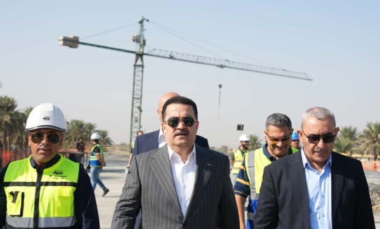 رئيس الوزراء يتفقد جسري الجادرية وغزة ويؤكد التزام الحكومة بالمشاريع التنموية