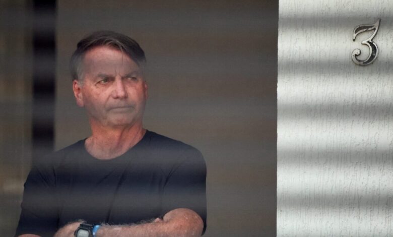 توقيف بولسونارو احتياطياً بعد محاولته كسر السوار الإلكتروني للمراقبة