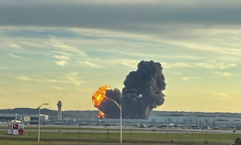 كارثة تحطم طائرة لويفيل: 12 قتيلاً وعدة مفقودين في حادث مروع