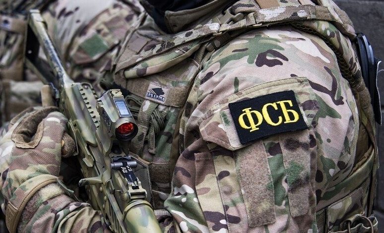 الأمن الروسي يعتقل مواطناً نقل معلومات سرية عن تحركات القوات العسكرية