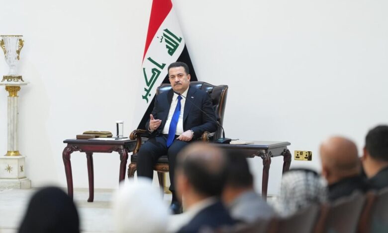 السوداني يتعهد بتلبية احتياجات عوائل الشهداء ويؤكد: حقوقهم ليست منّة بل واجب وطني