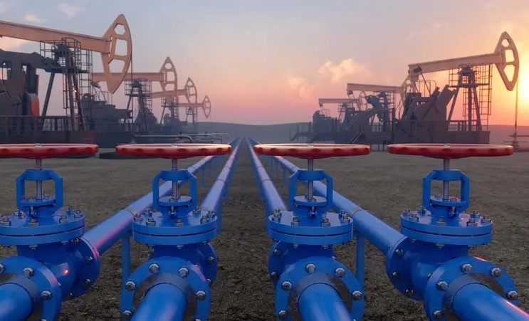 أسعار النفط ترتفع اليوم بسبب التوترات الأمريكية الفنزويلية وتأثيرها على الإمدادات العالمية