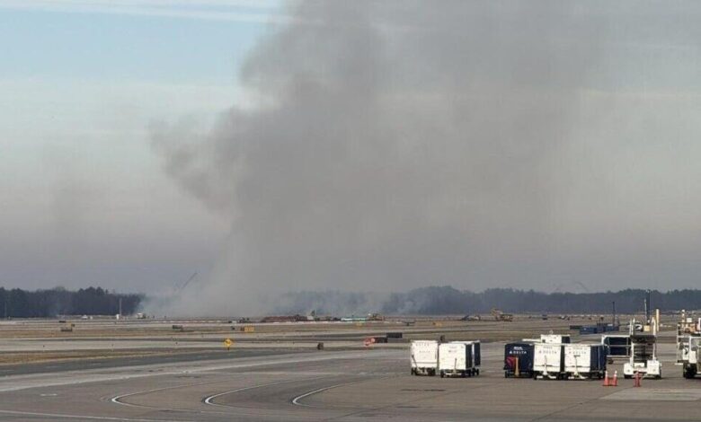 طائرة بوينغ 777 تعود لمطار واشنطن بعد عطل في المحرك وحريق في المدرج