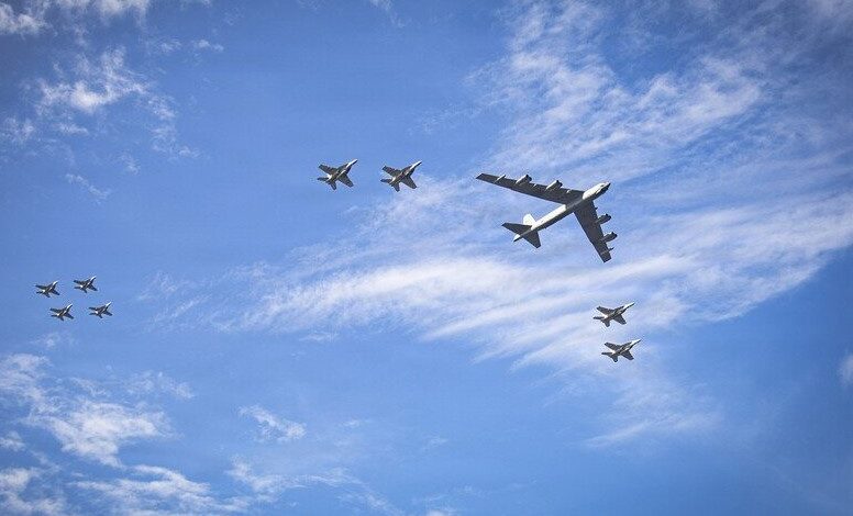 طائرات أمريكية عسكرية تحلق قرب الحدود البحرية الفنزويلية في البحر الكاريبي