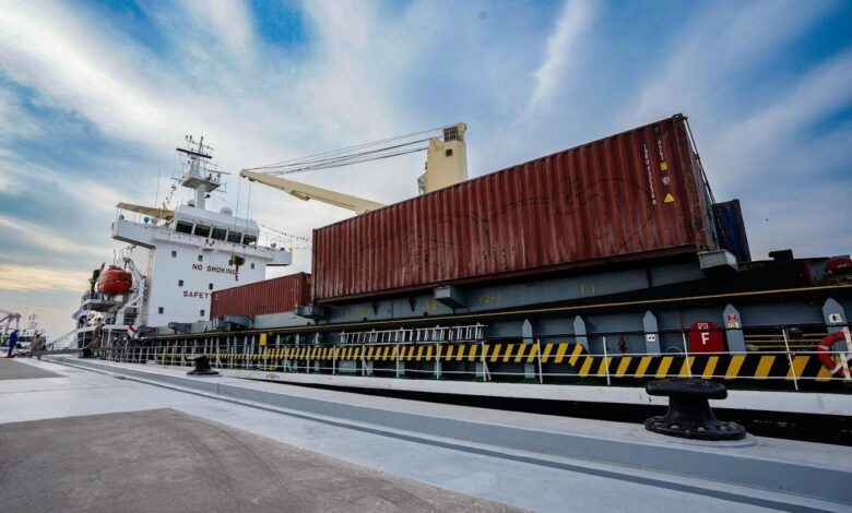 وزارة النقل تكشف خطة تطوير النقل البحري بـ 2000 حاوية و15 زورقاً