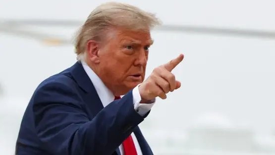 ترامب يطالب زيلينسكي بتسريع اتفاقية السلام ويحذر من فقدان أراضي جديدة