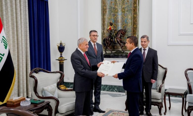 تعيين محافظ ذي قار الجديد: رئيس الجمهورية يسلم المرسوم الرسمي لهيثم عادل