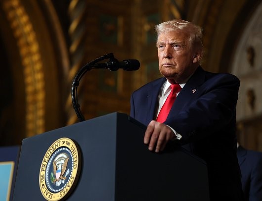 ترامب يحذّر كوبا ويهدد بوقف النفط والمال: فنزويلا تحت حماية الولايات المتحدة